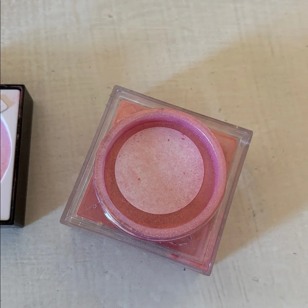 Beauty Society powder blush/highlighter - Picture 3 of 3